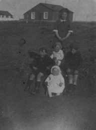 5 children in field